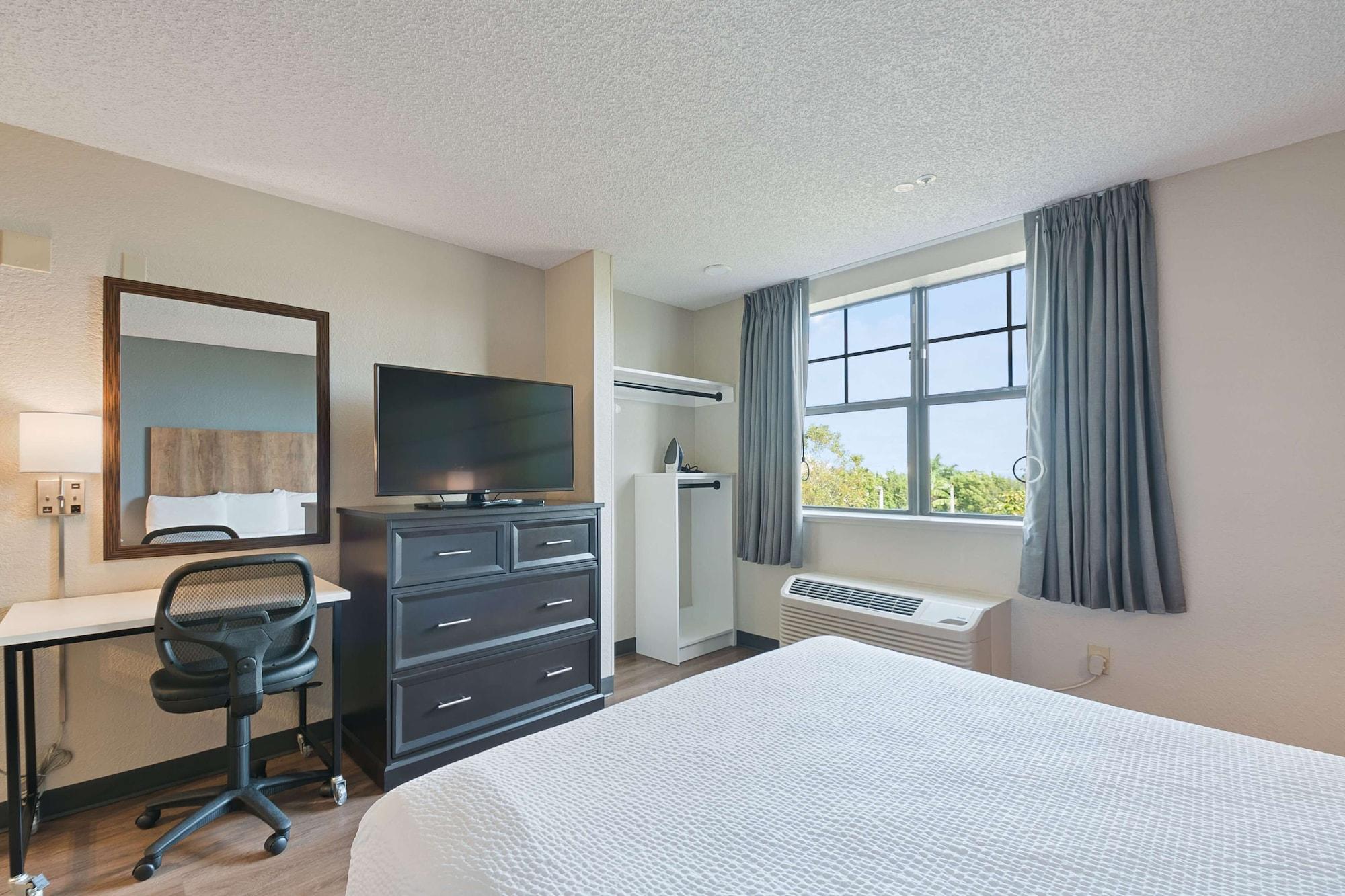 Extended Stay America Premier Suites - Miami - Airport - Doral - 87Th Avenue South Sweetwater Exterior photo