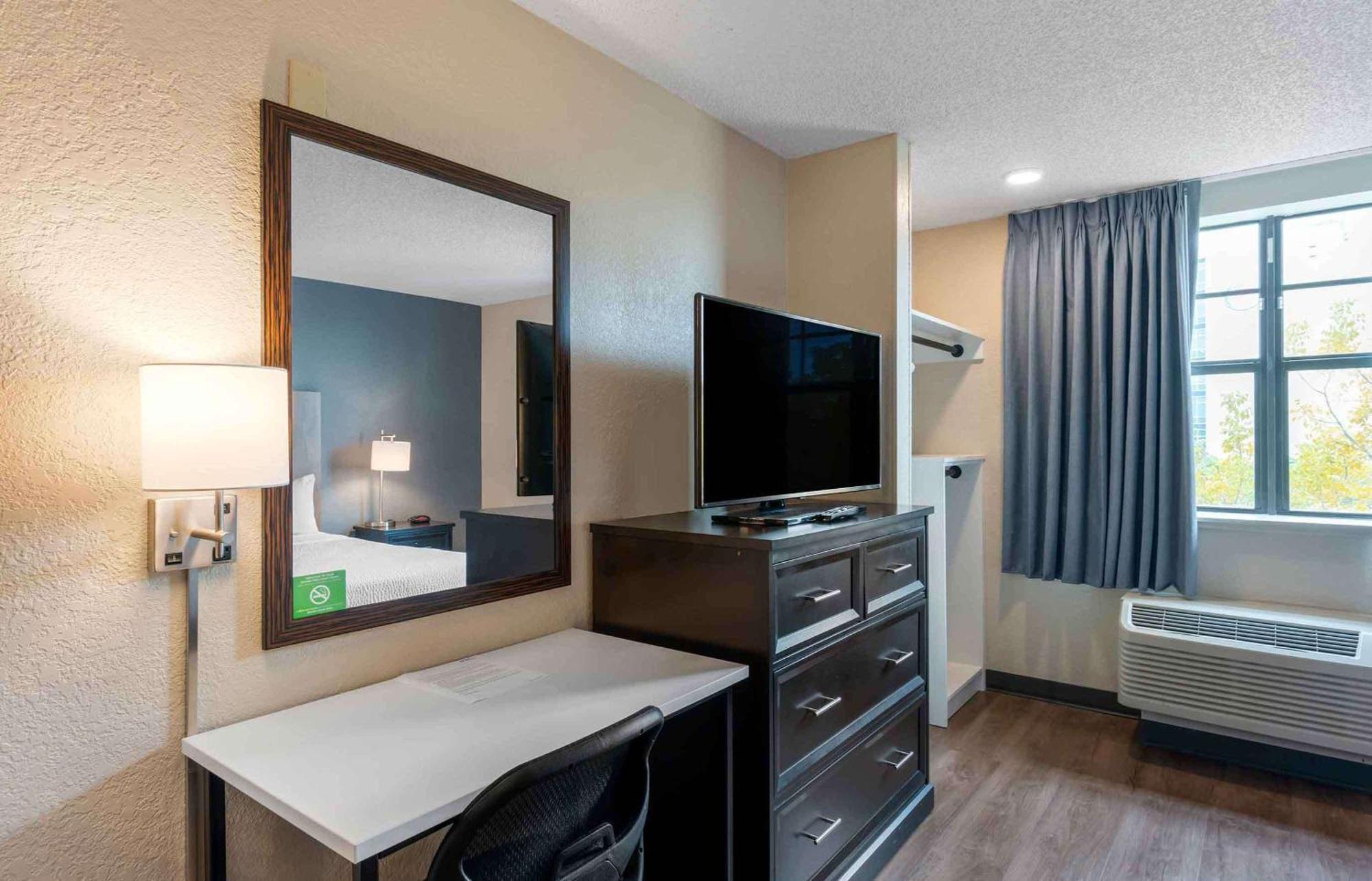 Extended Stay America Premier Suites - Miami - Airport - Doral - 87Th Avenue South Sweetwater Exterior photo