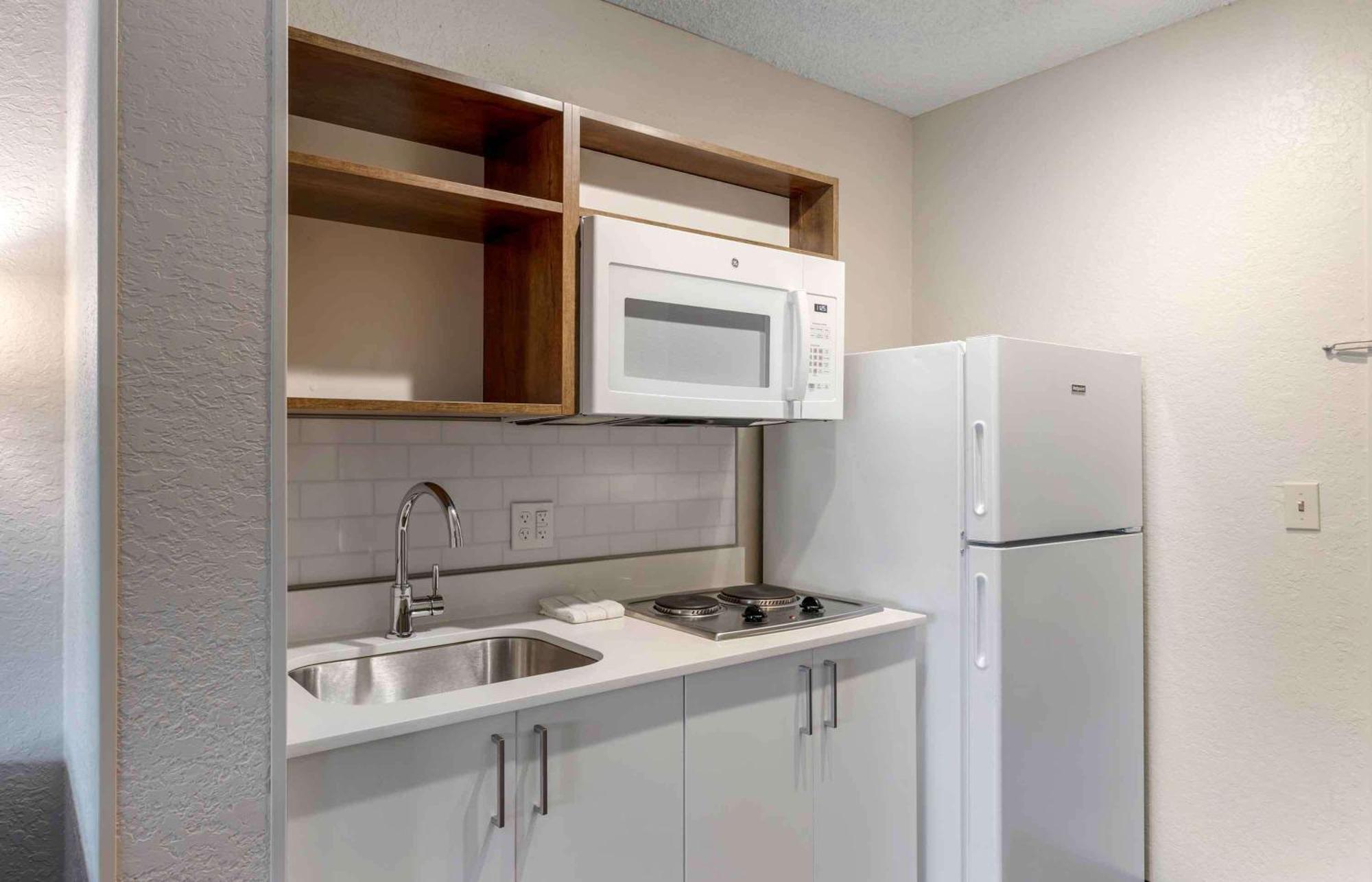 Extended Stay America Premier Suites - Miami - Airport - Doral - 87Th Avenue South Sweetwater Exterior photo