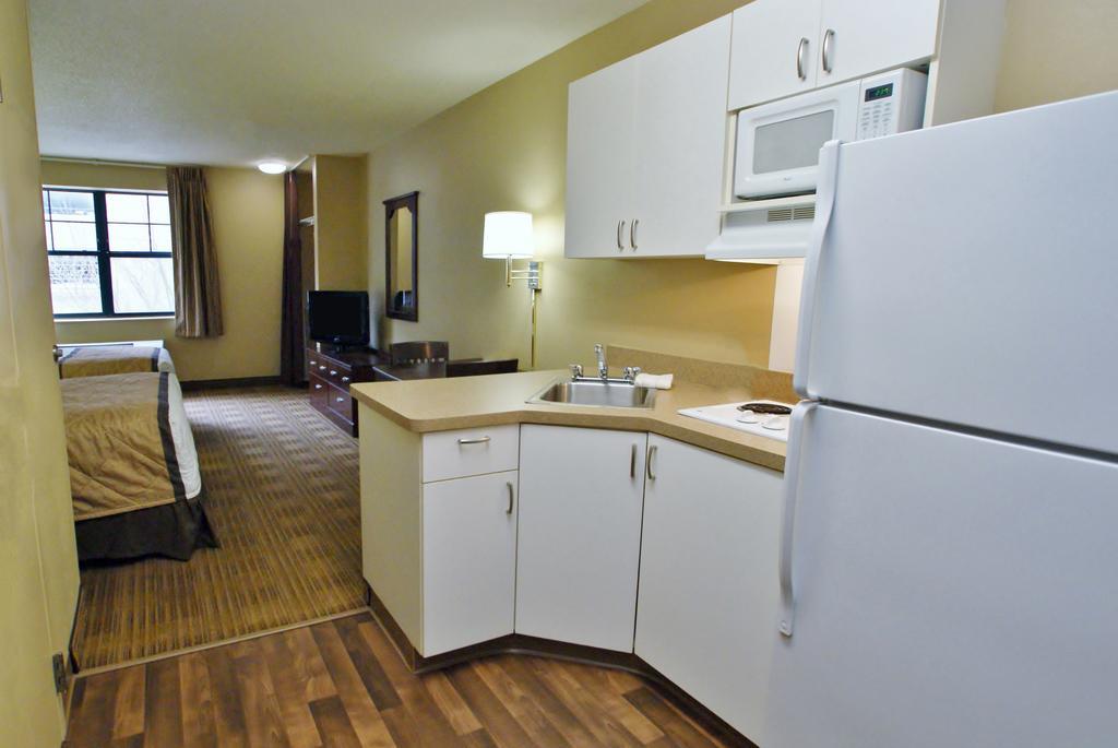 Extended Stay America Premier Suites - Miami - Airport - Doral - 87Th Avenue South Sweetwater Exterior photo